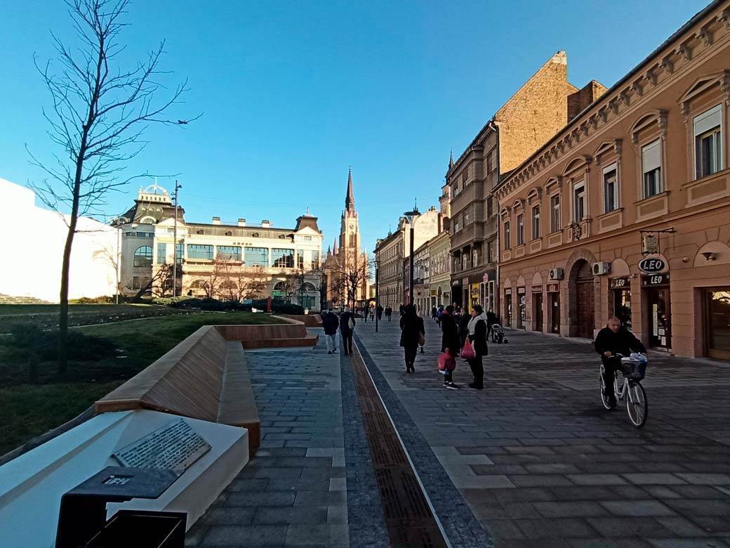 Novi-Sad-pozorisni-trg   Novi-Sad-pozorisni-trg