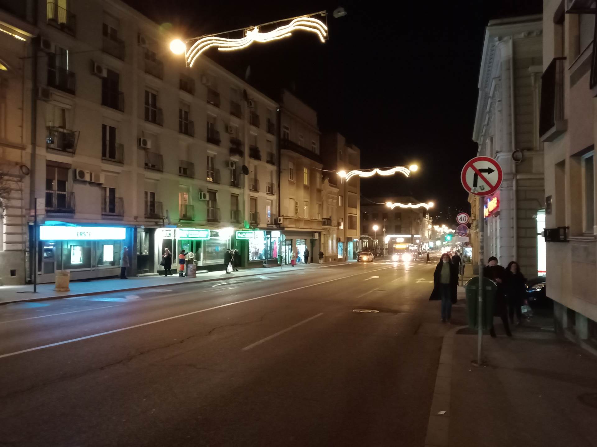  Wiko Power U20 osvetljena ulica - SmartLife / Marko Nešović 