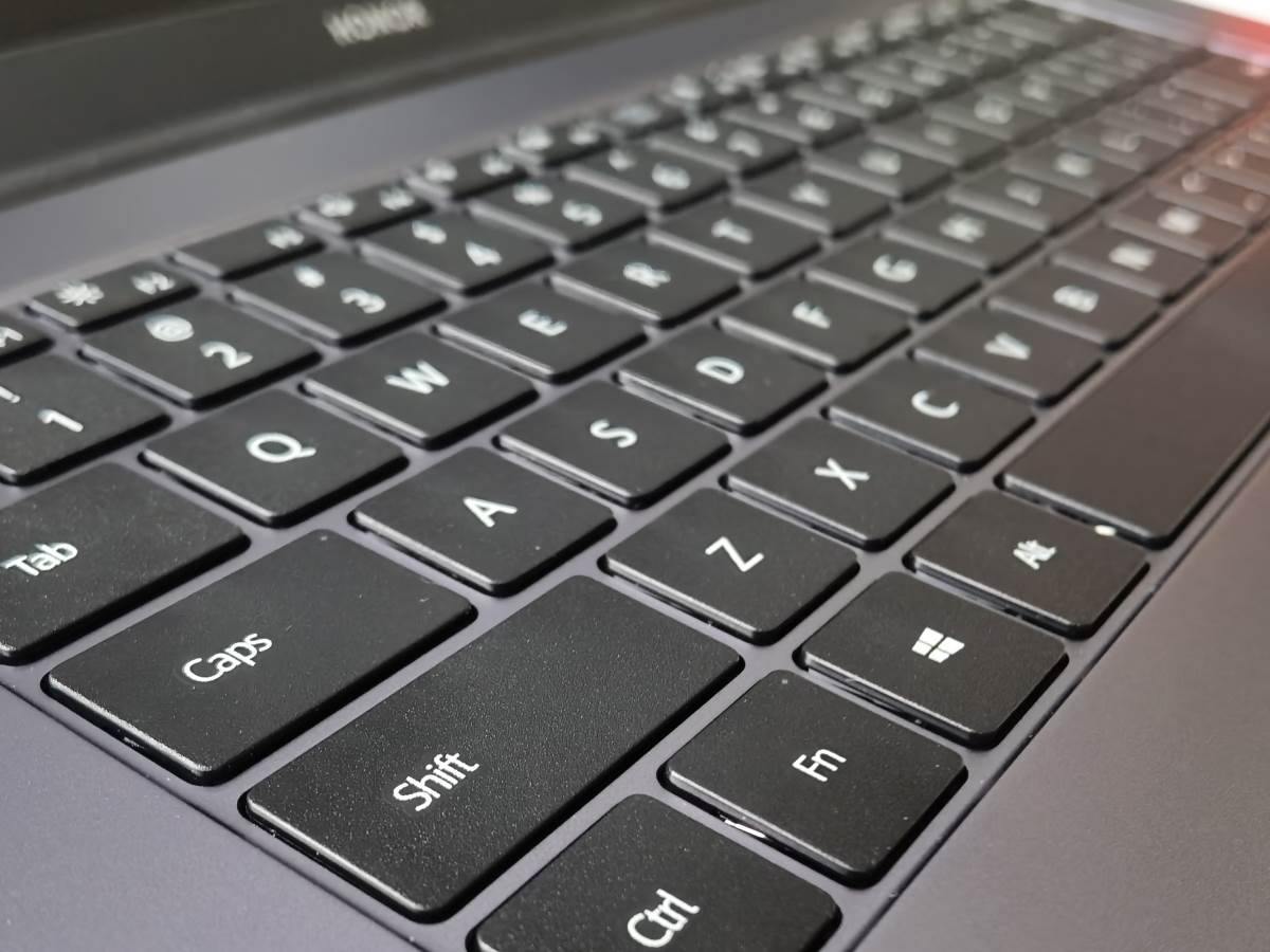  HONOR MagicBook X 15 laptop test i cena (12).jpg 