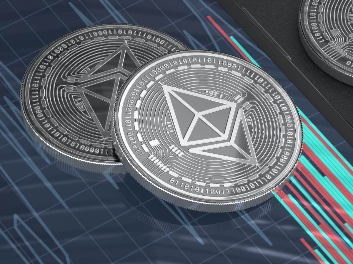  Ethereum novčići na grafikonu sa cenama 