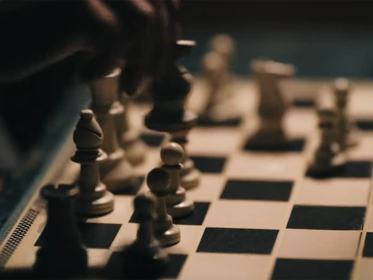 The Queen's Gambit - Smart Life/ @Rotten Tomatoes   The Queen's Gambit - Smart Life/ @Rotten Tomatoes