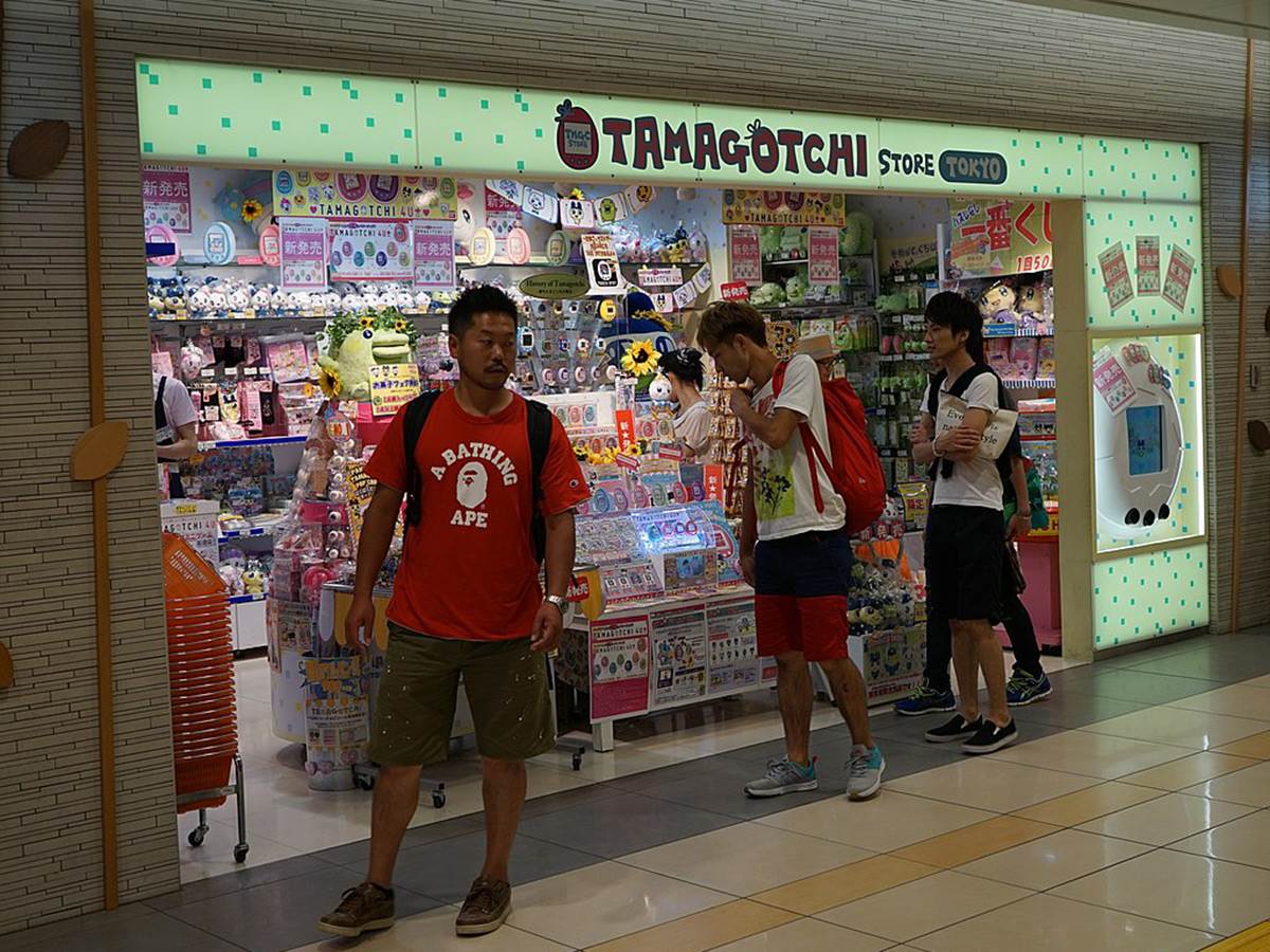  Tamagotchi - Smart Life/ Wikipedia 