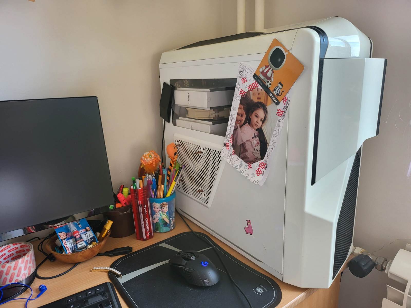 Desktop na radnom stolu - SmartLife / Marko Nešović   Desktop na radnom stolu - SmartLife / Marko Nešović