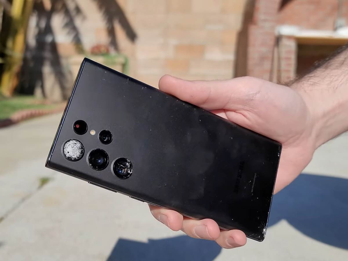 Samsung Galaxy S22 Ultra nakon prvog pada, sa polomljenim sočivom kamere   Samsung Galaxy S22 Ultra nakon prvog pada, sa polomljenim sočivom kamere