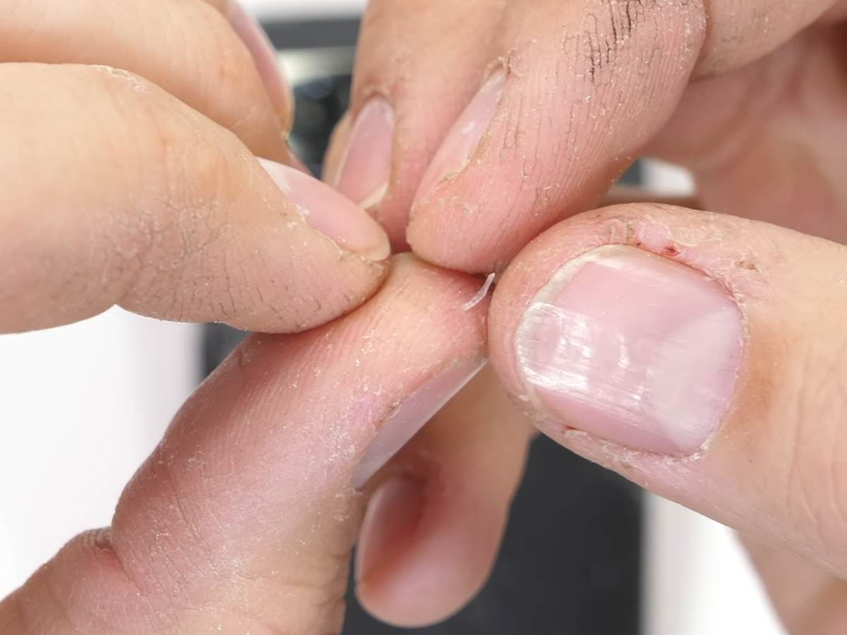  OnePlus 10 Pro pukao na JerryRigEverything testu 9.jpg 