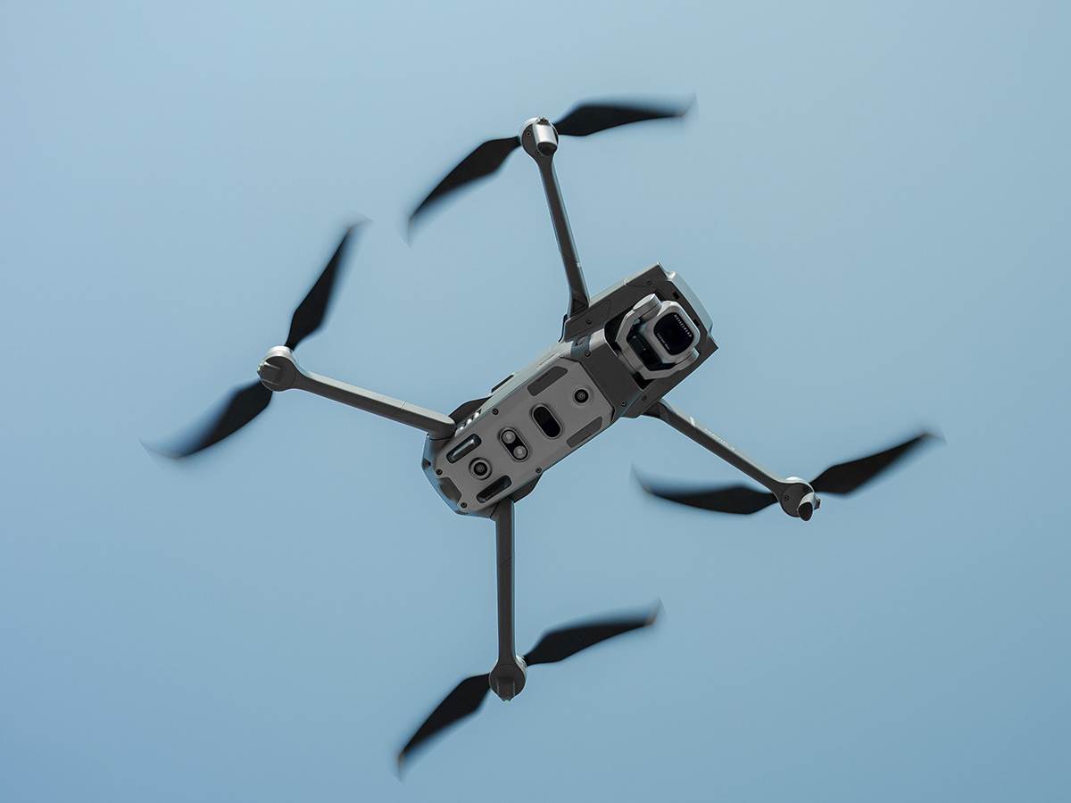 Dron u letu - Smart Life/ Pesels/ SCREEN POST   Dron u letu - Smart Life/ Pesels/ SCREEN POST