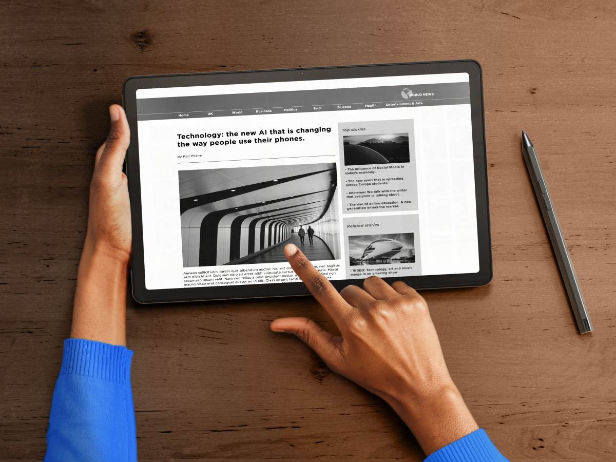 Lenovo Tab m10 Plus u režimu čitanja sa olovkom pored - SmartLife / Lenovo   Lenovo Tab m10 Plus u režimu čitanja sa olovkom pored - SmartLife / Lenovo