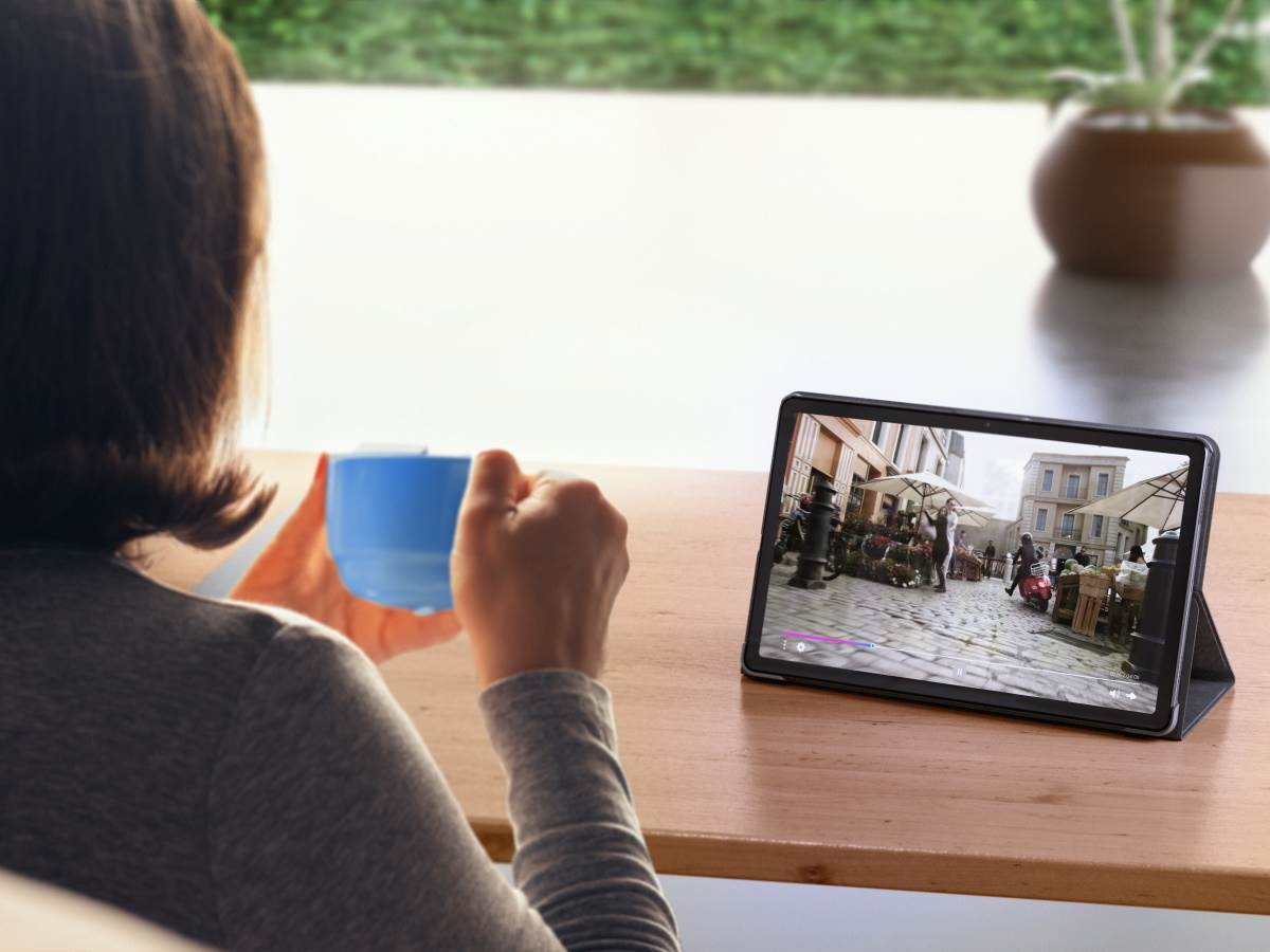 01_Lenovo_Tab_m10_Plus_G3_Streaming.jpg - SmartLife / Lenovo   01_Lenovo_Tab_m10_Plus_G3_Streaming.jpg - SmartLife / Lenovo