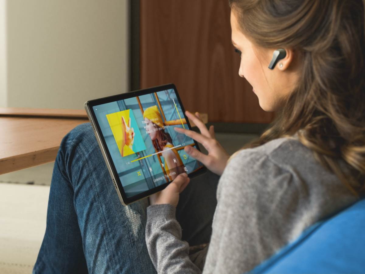 02_Lenovo_Tab_m10_Plus_G3_Streaming.jpg   02_Lenovo_Tab_m10_Plus_G3_Streaming.jpg