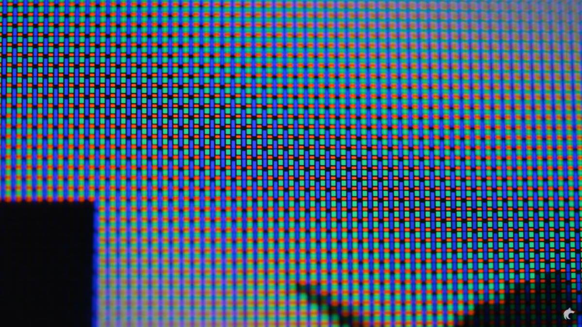  OLED ekran uveličan tako da se vide pojedinačni pikseli - SmartLife / YouTube / WULFF DEN 