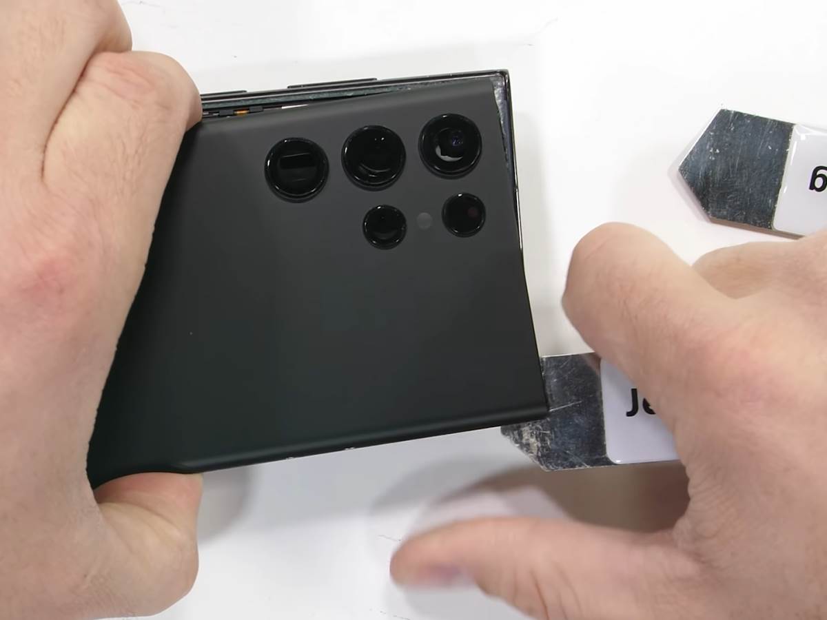 S22 Ultra rastavljanje (1).png - SmartLife / YouTube / JerryRigEverything / Printscreen   S22 Ultra rastavljanje (1).png - SmartLife / YouTube / JerryRigEverything / Printscreen