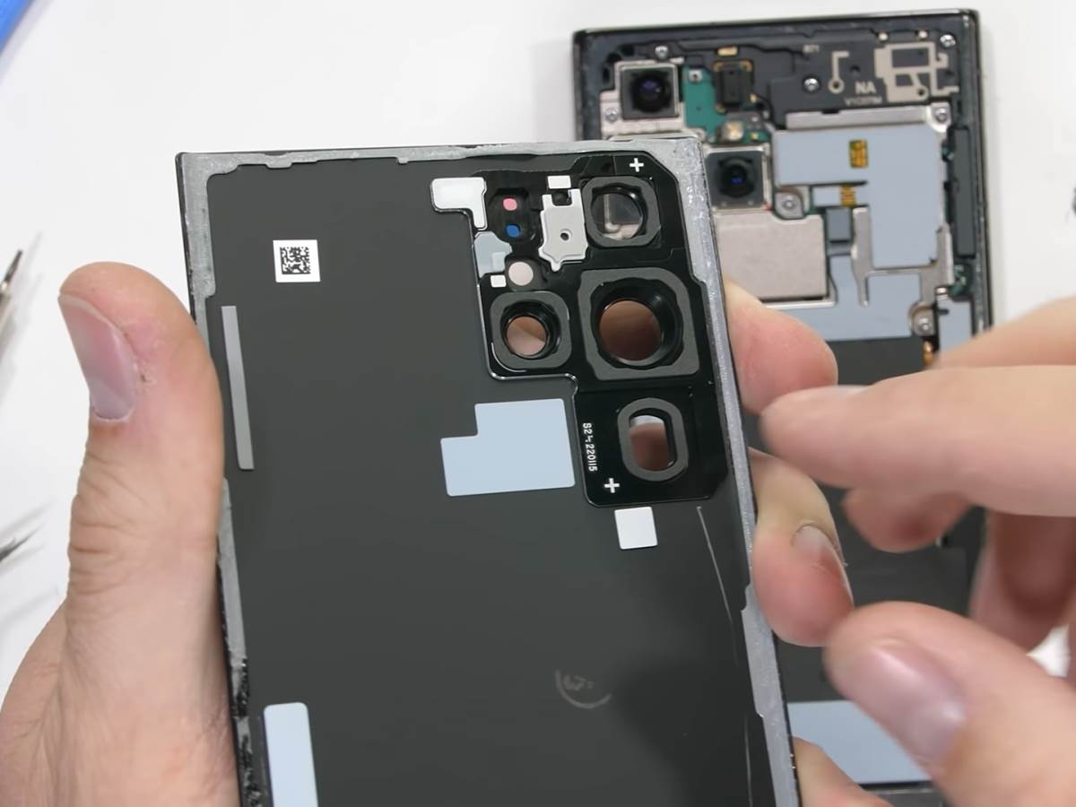 S22 Ultra rastavljanje (3).png - SmartLife / YouTube / JerryRigEverything / Printscreen   S22 Ultra rastavljanje (3).png - SmartLife / YouTube / JerryRigEverything / Printscreen