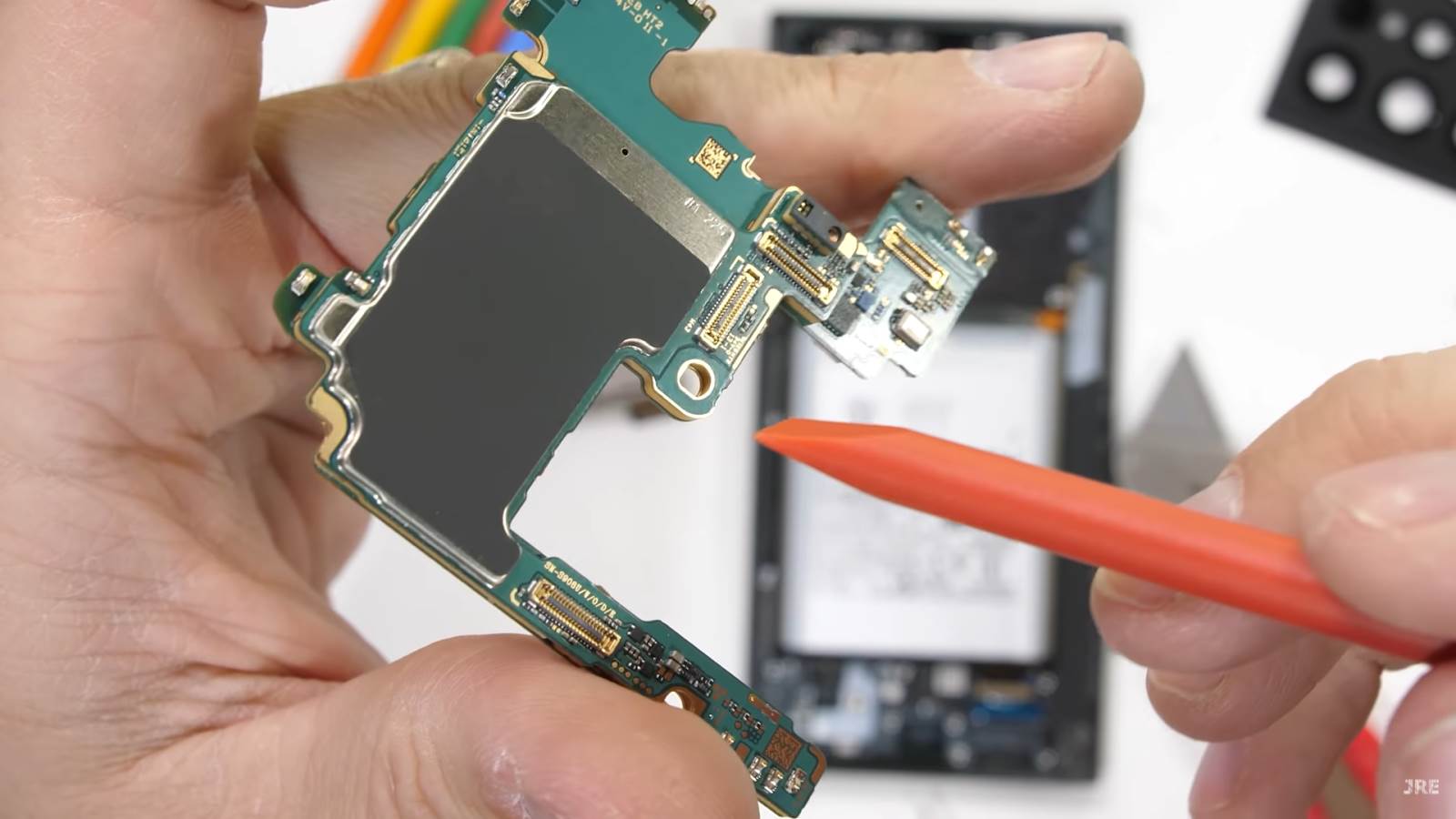 S22 Ultra rastavljanje (15).png   S22 Ultra rastavljanje (15).png