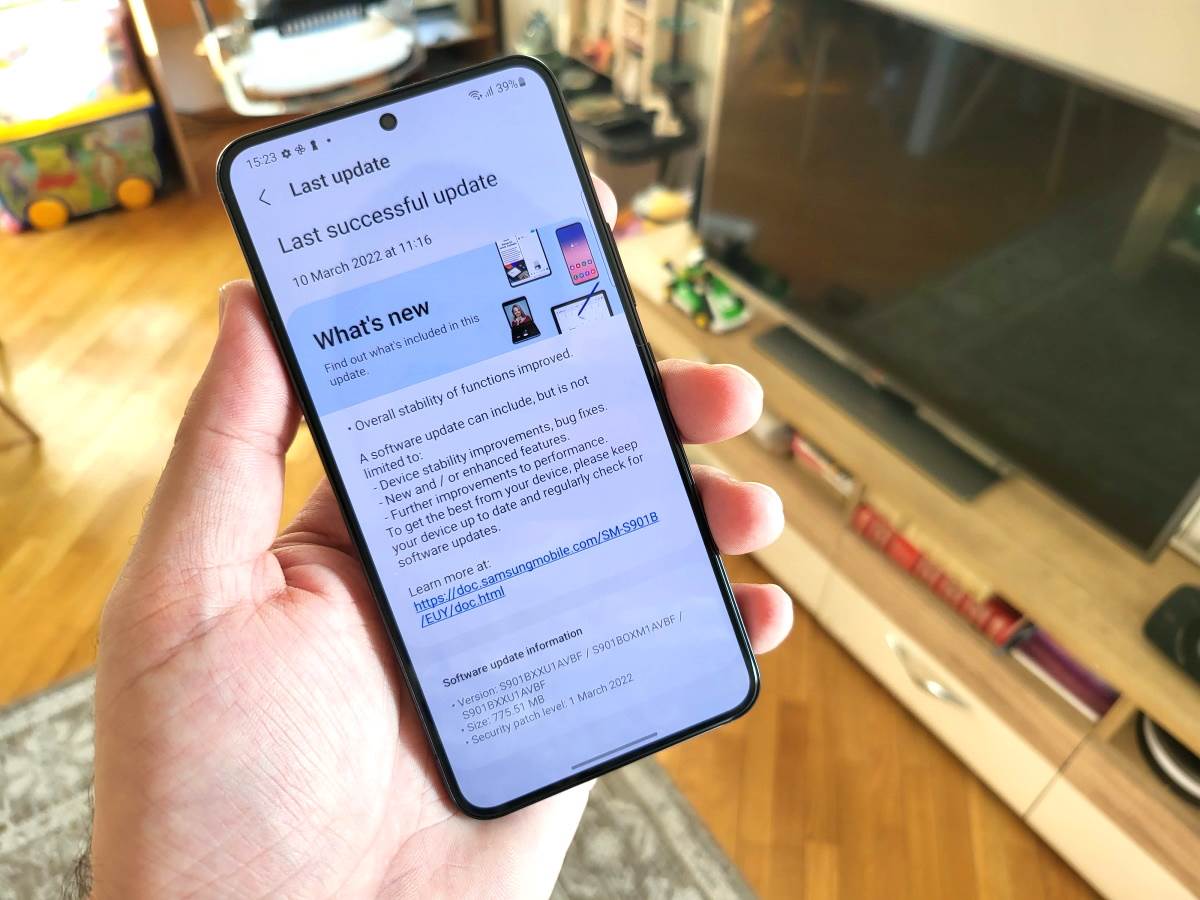 Samsung Galaxy S22   Samsung Galaxy S22