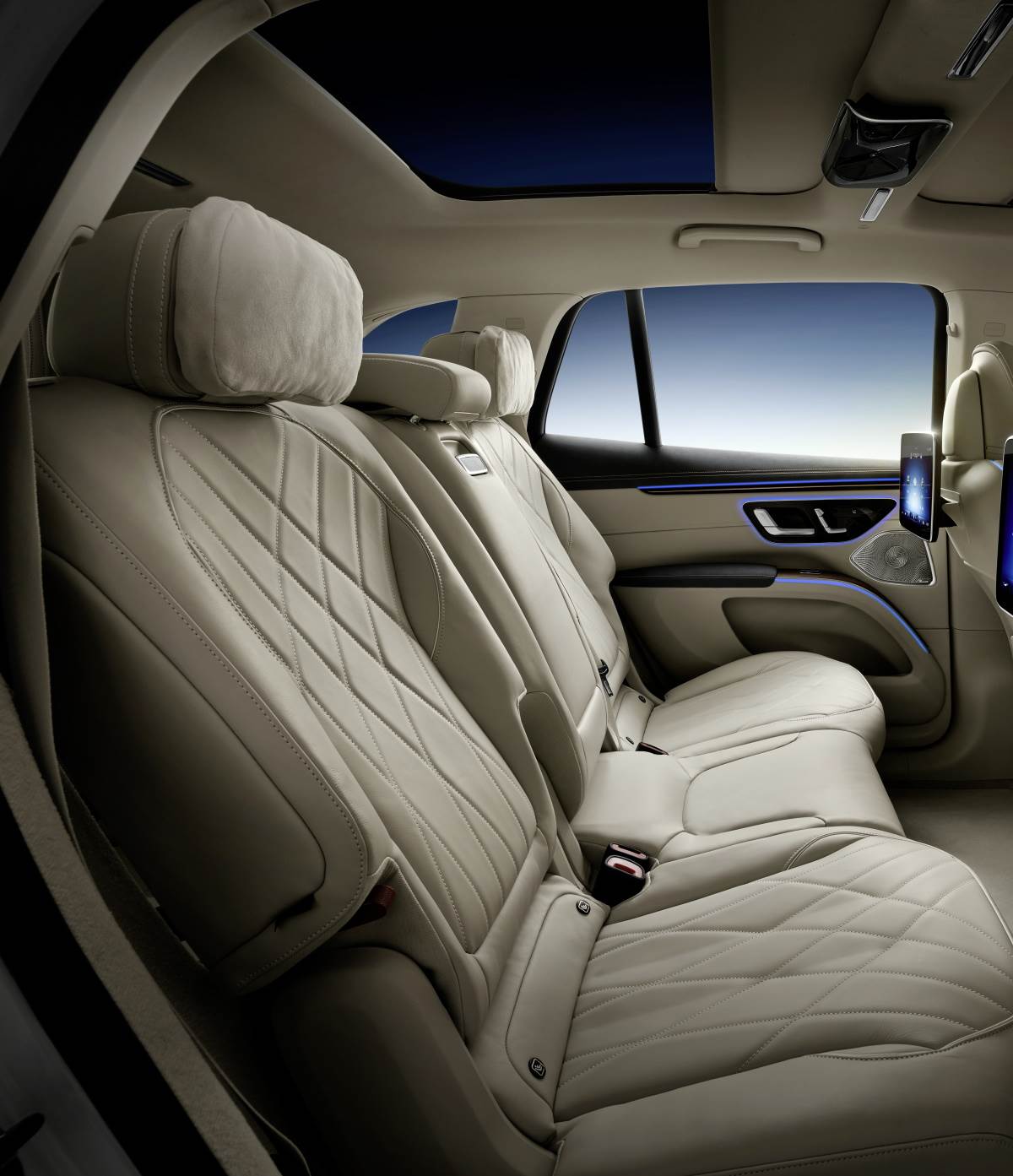  EQS SUV 2023 (5).jpg - SMARTLife / Mercedes-Benz 