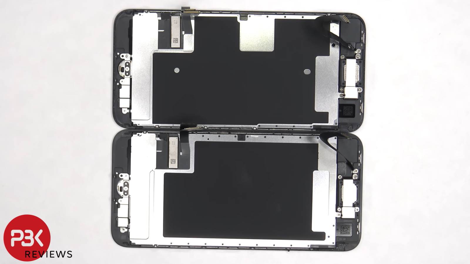 iPhone SE 2020 i 2022 poređenje bez ekrana   iPhone SE 2020 i 2022 poređenje bez ekrana