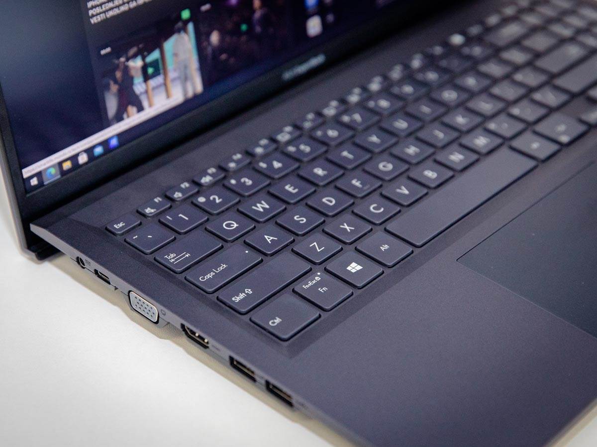  ASUS ExpertBook BA1500 tastatura.jpeg - Stefan Stojanović 