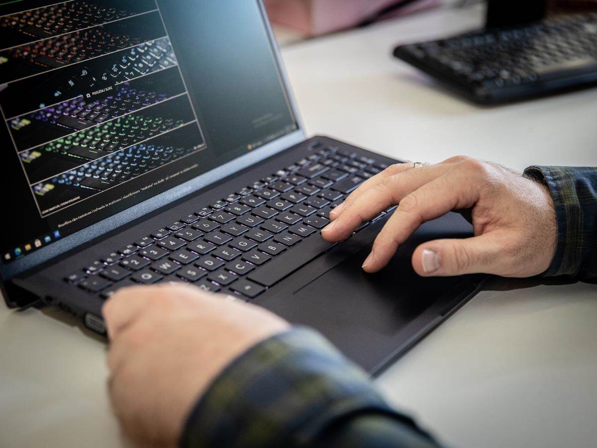  ASUS ExpertBook BA1500 tačped i tastatura - Stefan Stojanović 