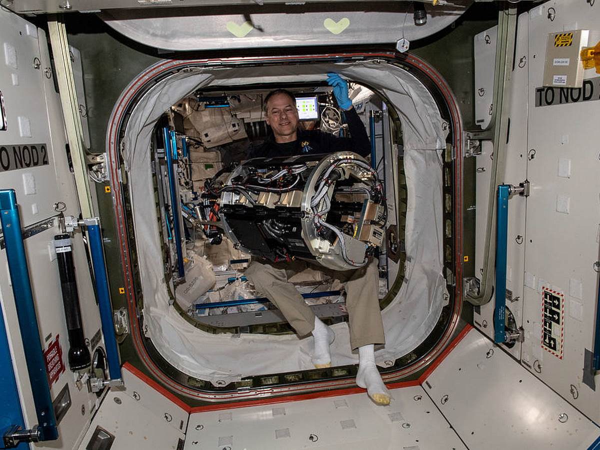 ISS International Space Station 4.jpg - NASA   ISS International Space Station 4.jpg - NASA