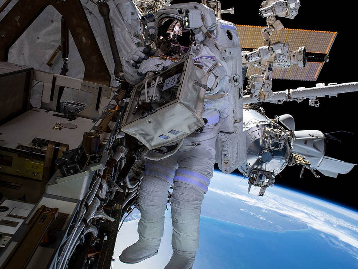 ISS International Space Station 11.jpg   ISS International Space Station 11.jpg