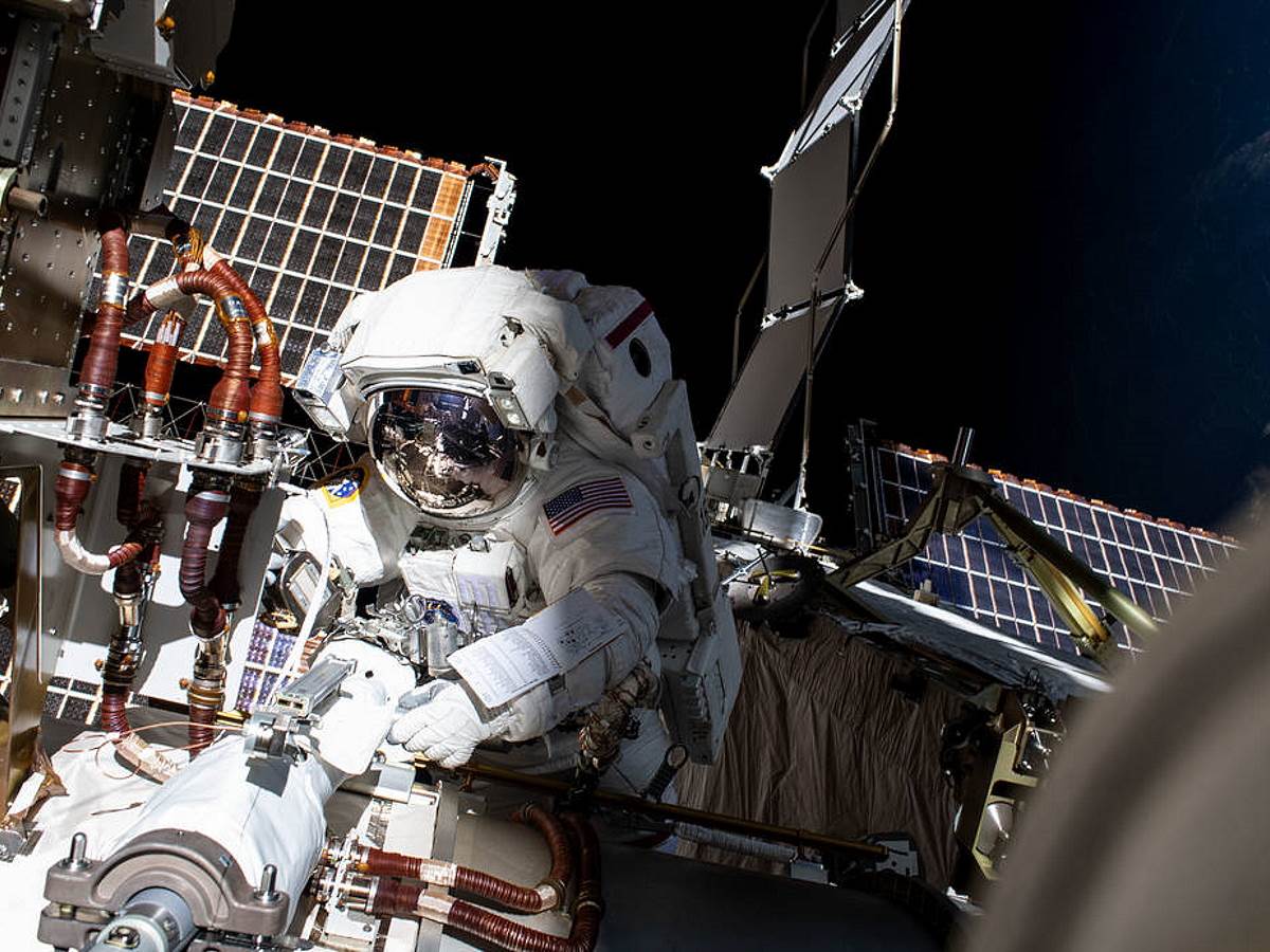 ISS International Space Station 12.jpg - NASA   ISS International Space Station 12.jpg - NASA