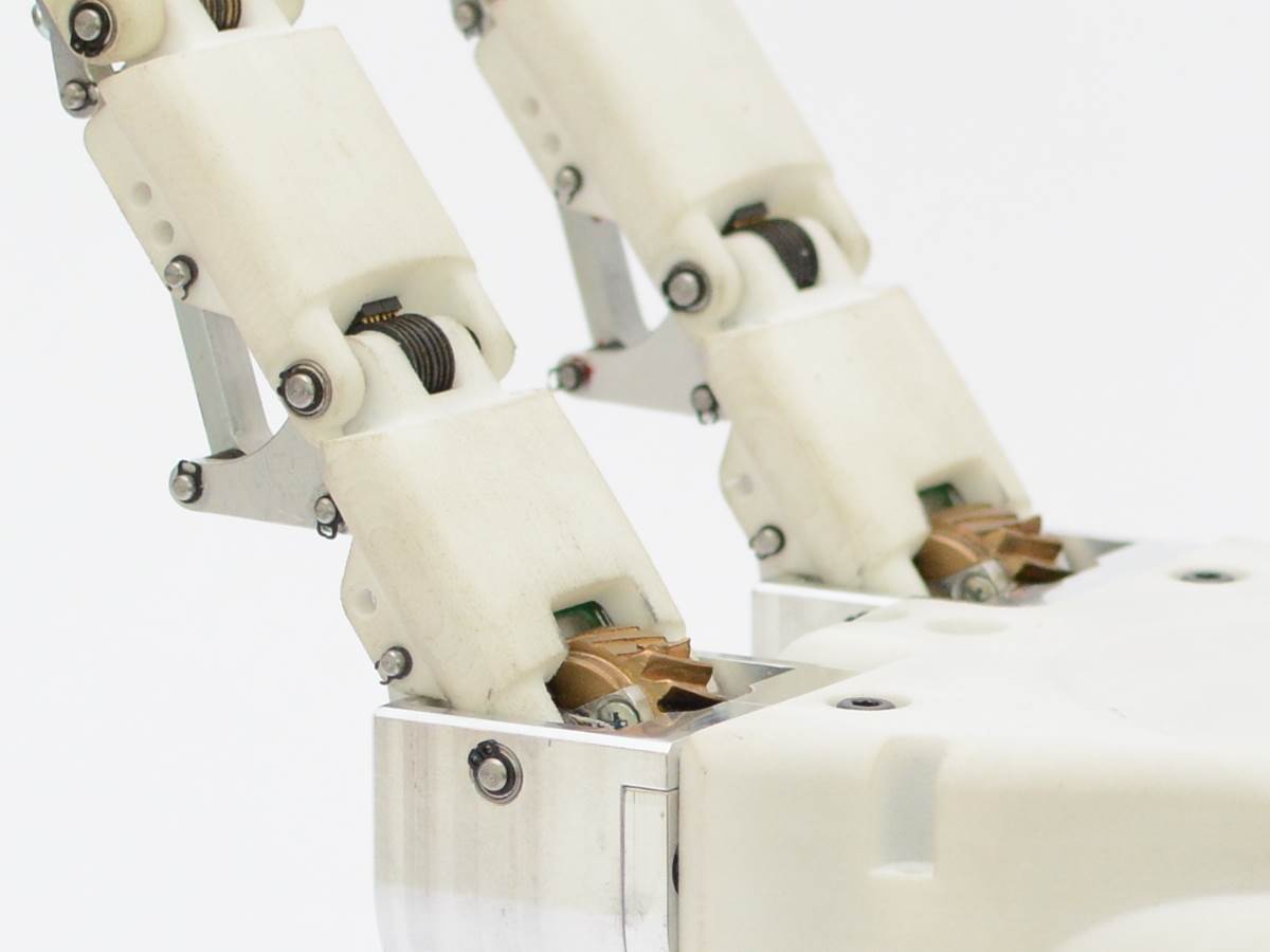  Robotic hand photo 1.jpg - HTEC Group 