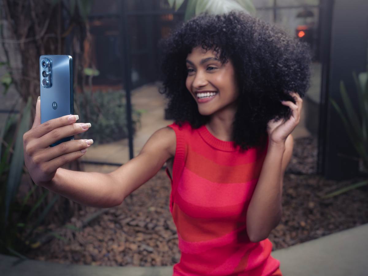  MOTOROLA EDGE 30 (1).png - Motorola 