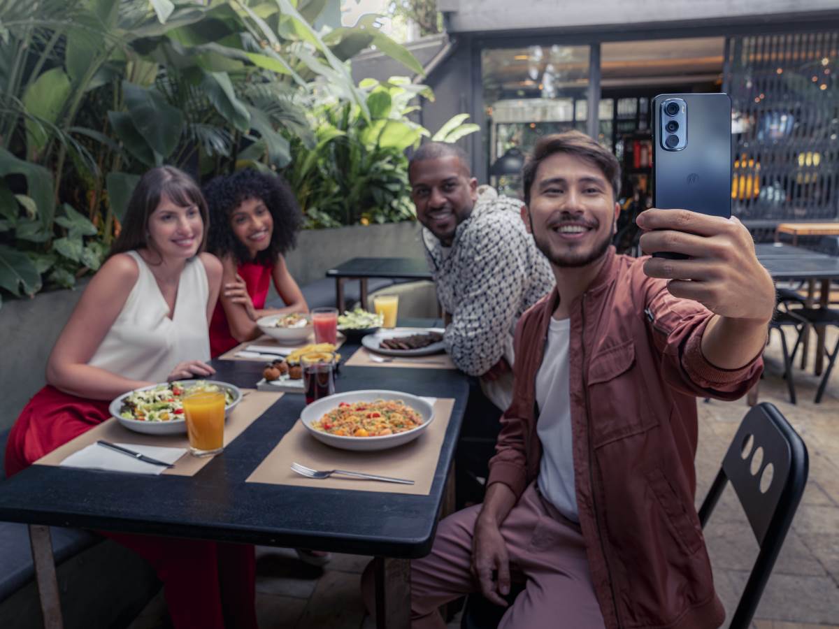  MOTOROLA EDGE 30 (2).png - Motorola 