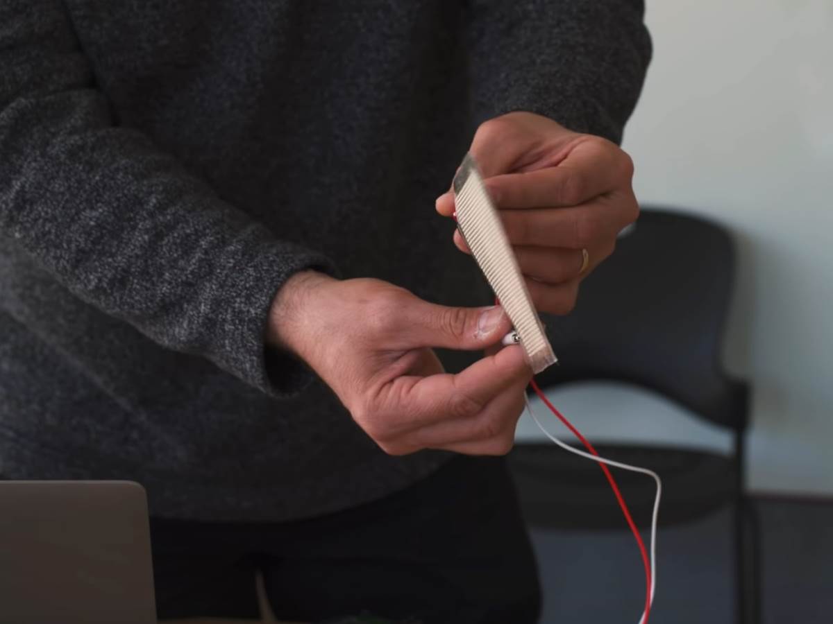  Zvučnik tanak kao papir 5.jpg - YouTube / Massachusetts Institute of Technology (MIT) / ScreenShot 