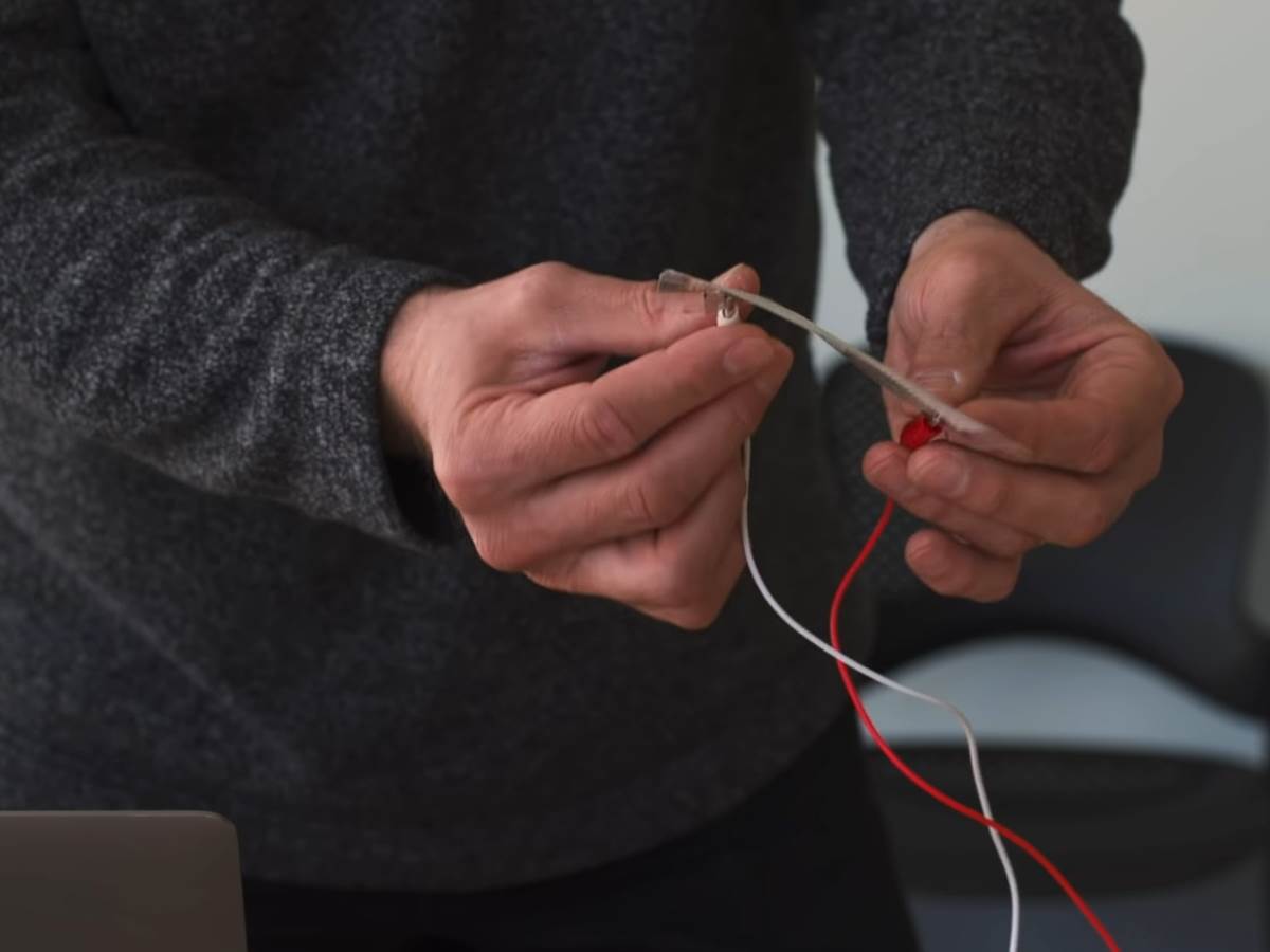  Zvučnik tanak kao papir 6.jpg - YouTube / Massachusetts Institute of Technology (MIT) / ScreenShot 