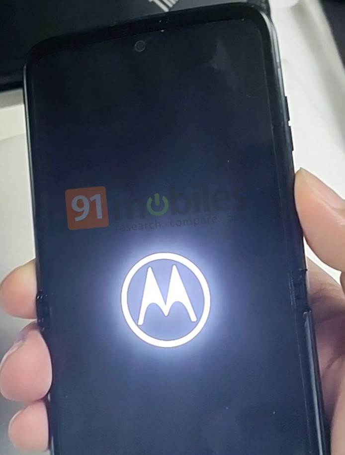 Procurela nova Motorola Razr 2.jpg - 91mobiles   Procurela nova Motorola Razr 2.jpg - 91mobiles