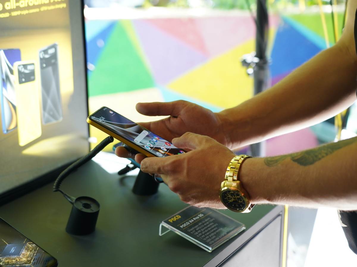  POCO telefoni u Srbiji premijera (7).JPG - POCO 