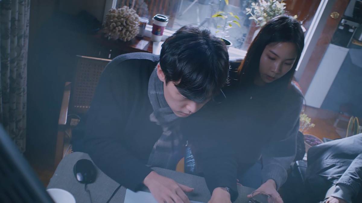  Samsung 200 MP bilbord 6.jpg - YouTube / Samsung / Screenshot 