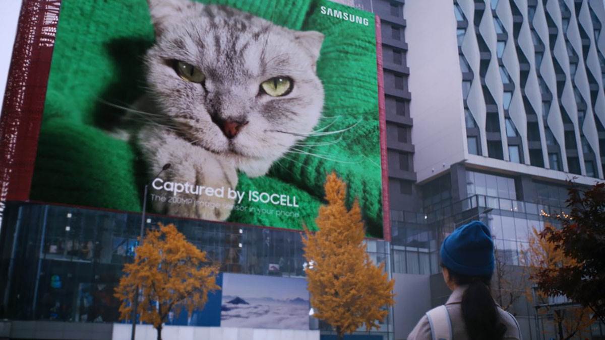 Samsung 200 MP bilbord 5.jpg - YouTube / Samsung / Screenshot   Samsung 200 MP bilbord 5.jpg - YouTube / Samsung / Screenshot