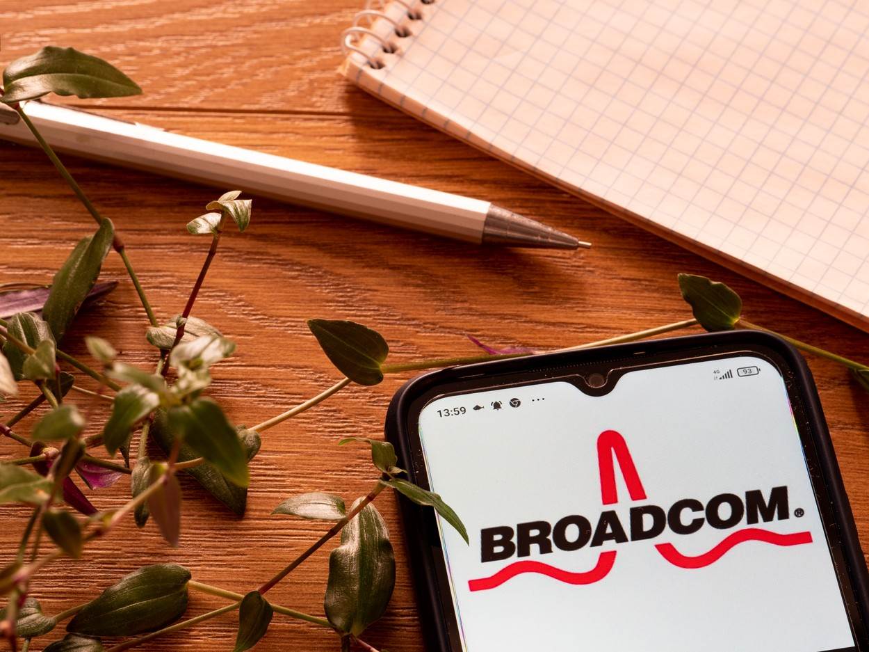  Broadcom 