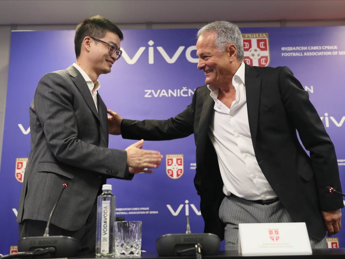 vivo izlazi na teren sa Fudbalskim savezom Srbije (2).JPG   vivo izlazi na teren sa Fudbalskim savezom Srbije (2).JPG