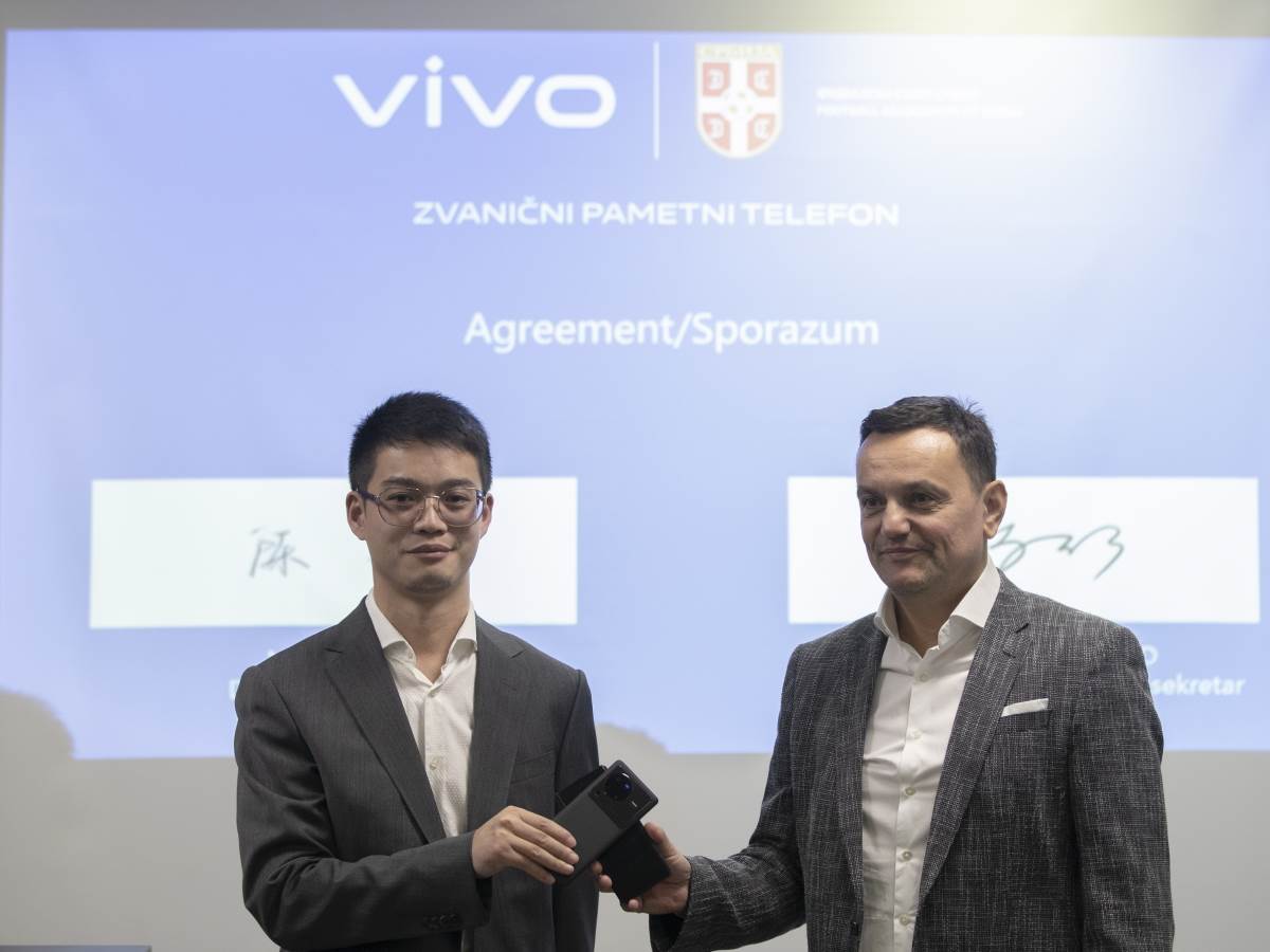  vivo izlazi na teren sa Fudbalskim savezom Srbije (3).jpg - FSS 