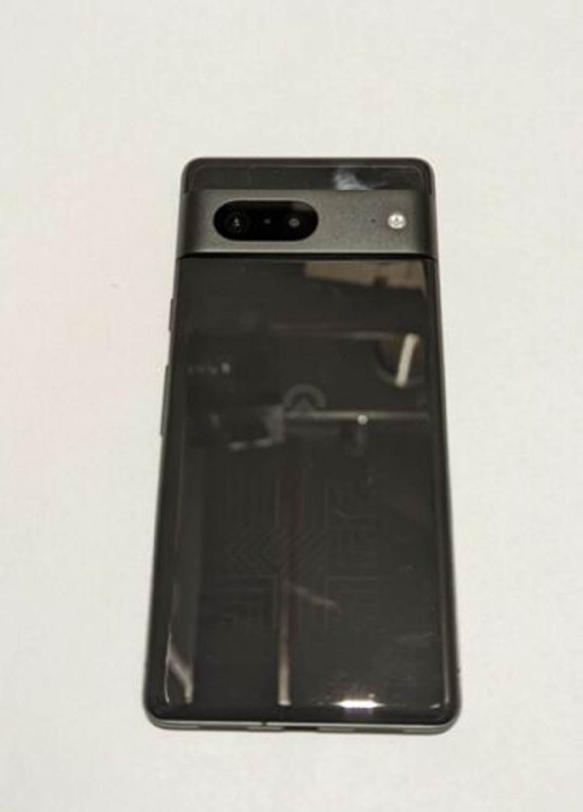  Google-Pixel-7-Back-eBay-Leaked.jpg - eBay / meetveeru 