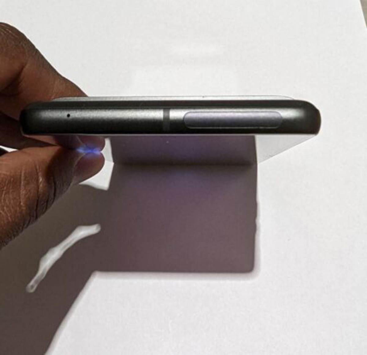 Google-Pixel-7-Top-eBay-Leaked-1.jpg - eBay / meetveeru   Google-Pixel-7-Top-eBay-Leaked-1.jpg - eBay / meetveeru