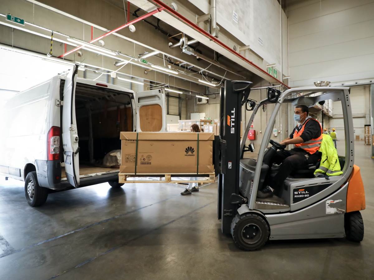  Huawei 5G Fabrika Mađarska Kako Izgleda (10).jpg - Huawei Srbija 