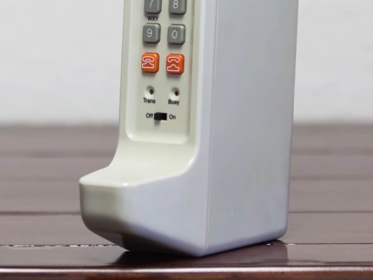  The Cell Phone _ INVENTORS _ PBS Digital Studios 1-40 screenshot.png 