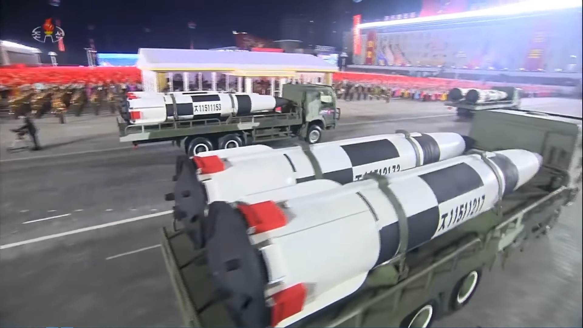  Severna Koreja parada 6.jpg - YouTube / Paektusan Revolutionary Army / Screenshot 