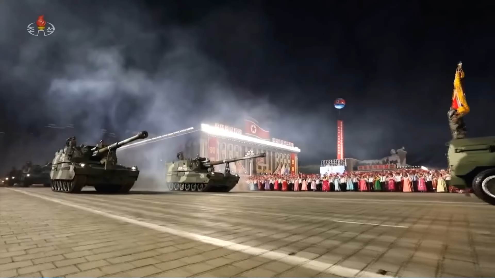  Severna Koreja parada 4.png - YouTube / Paektusan Revolutionary Army / Screenshot 