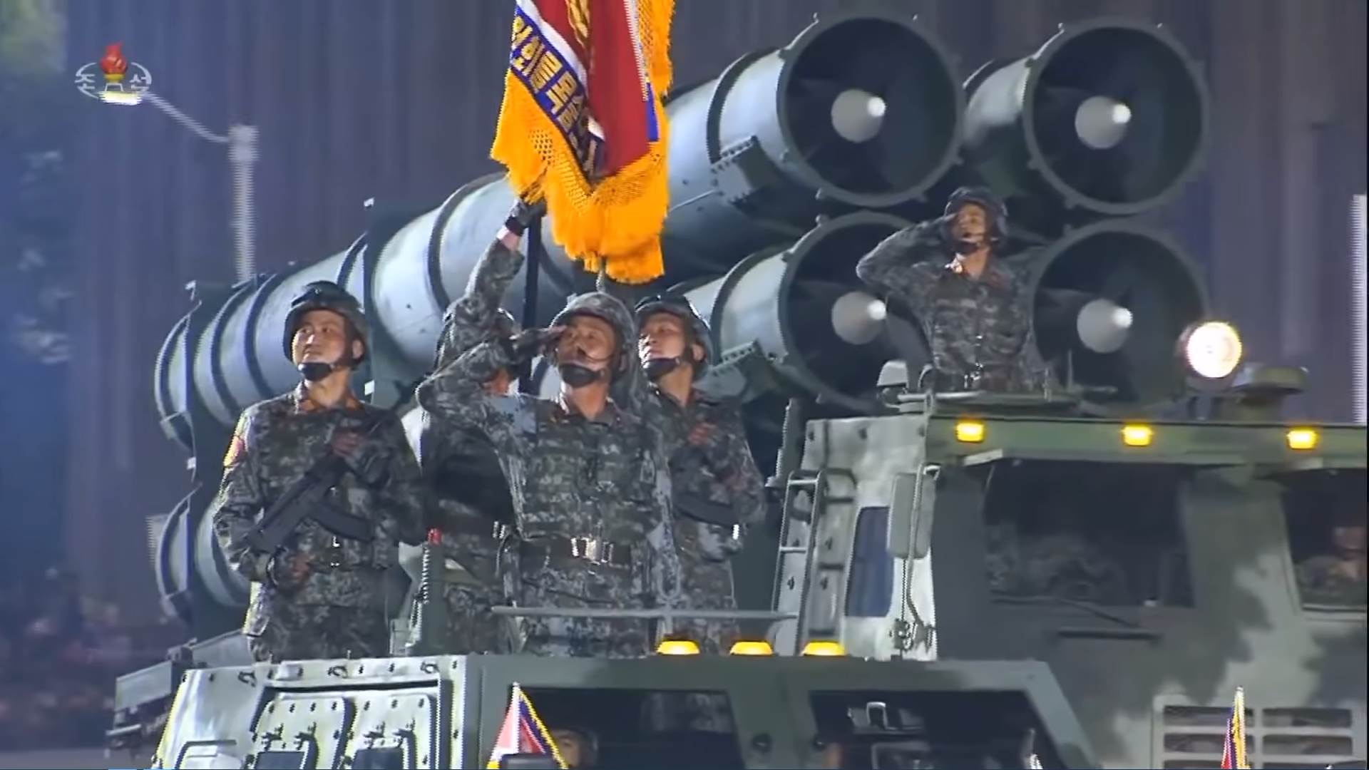  Severna Koreja parada 5.png - YouTube / Paektusan Revolutionary Army / Screenshot 
