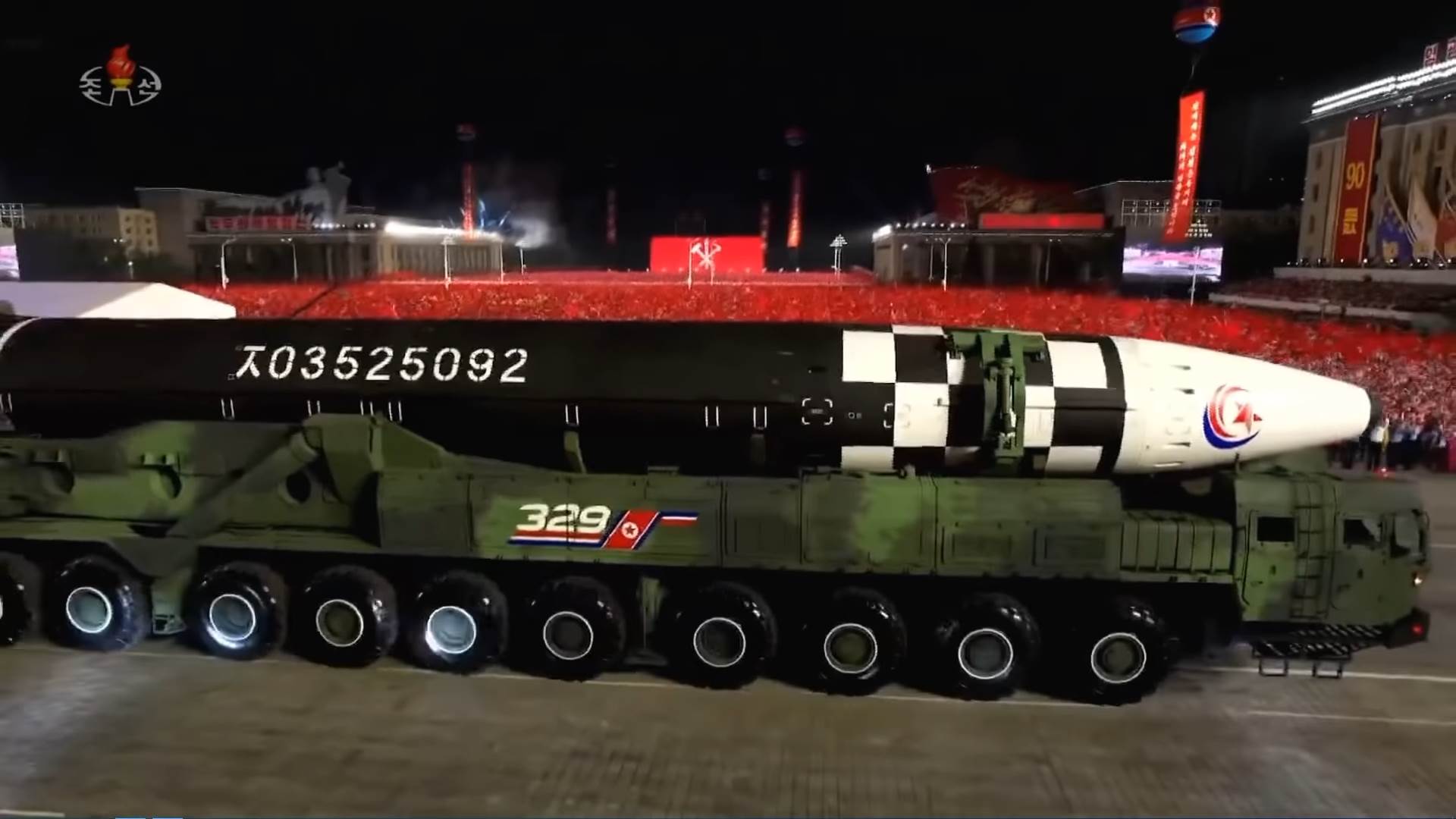  Severna Koreja parada 11.png - YouTube / Paektusan Revolutionary Army / Screenshot 