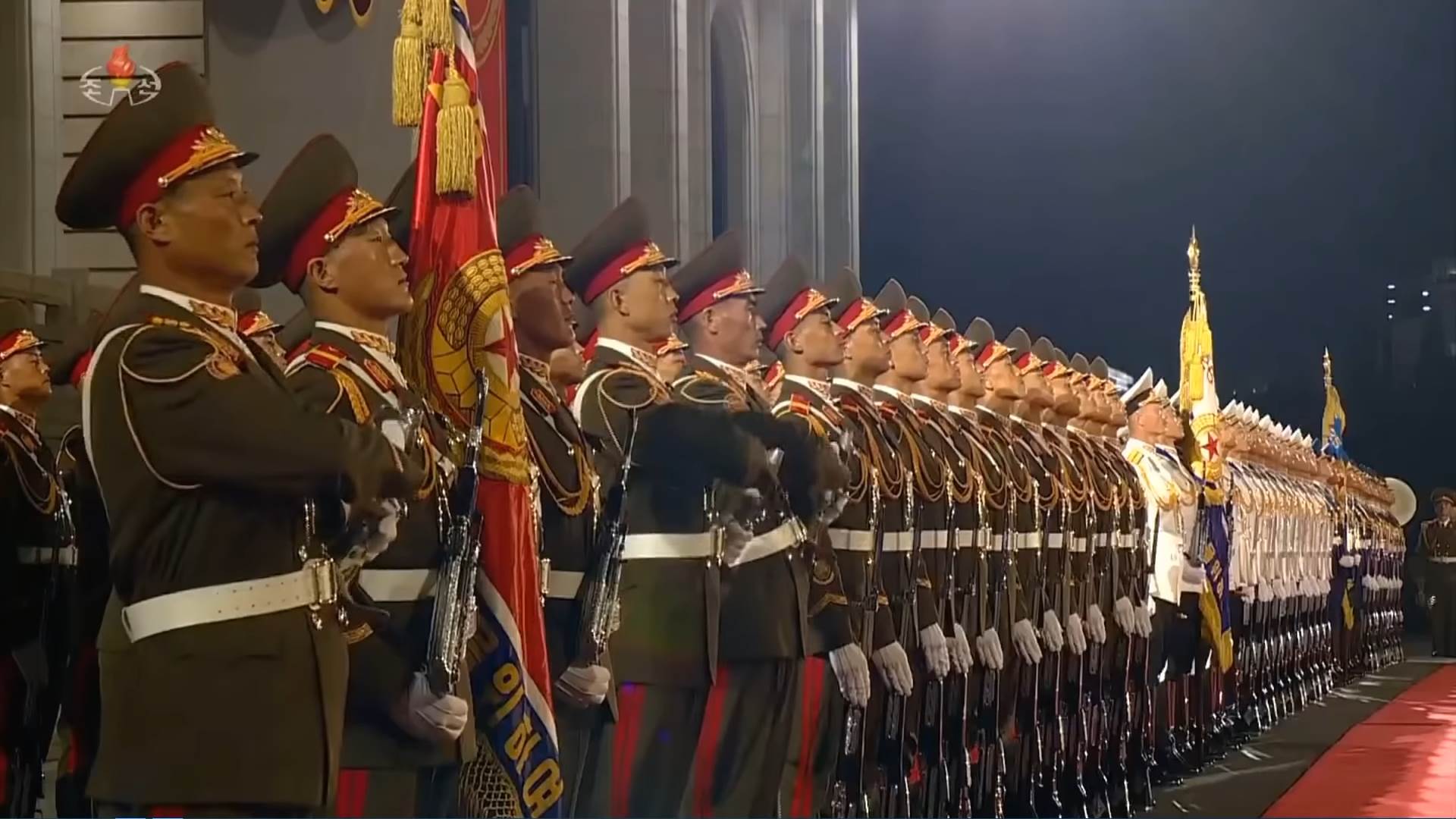  Severna Koreja parada 12.png - YouTube / Paektusan Revolutionary Army / Screenshot 