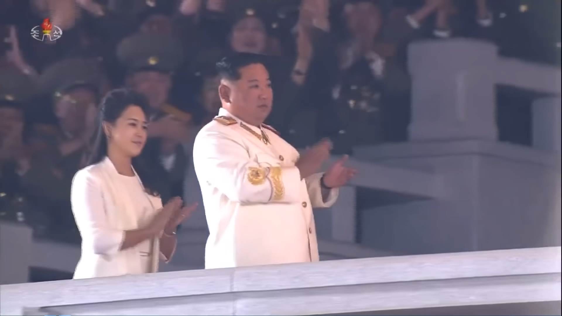  Severna Koreja parada 14.png - YouTube / Paektusan Revolutionary Army / Screenshot 