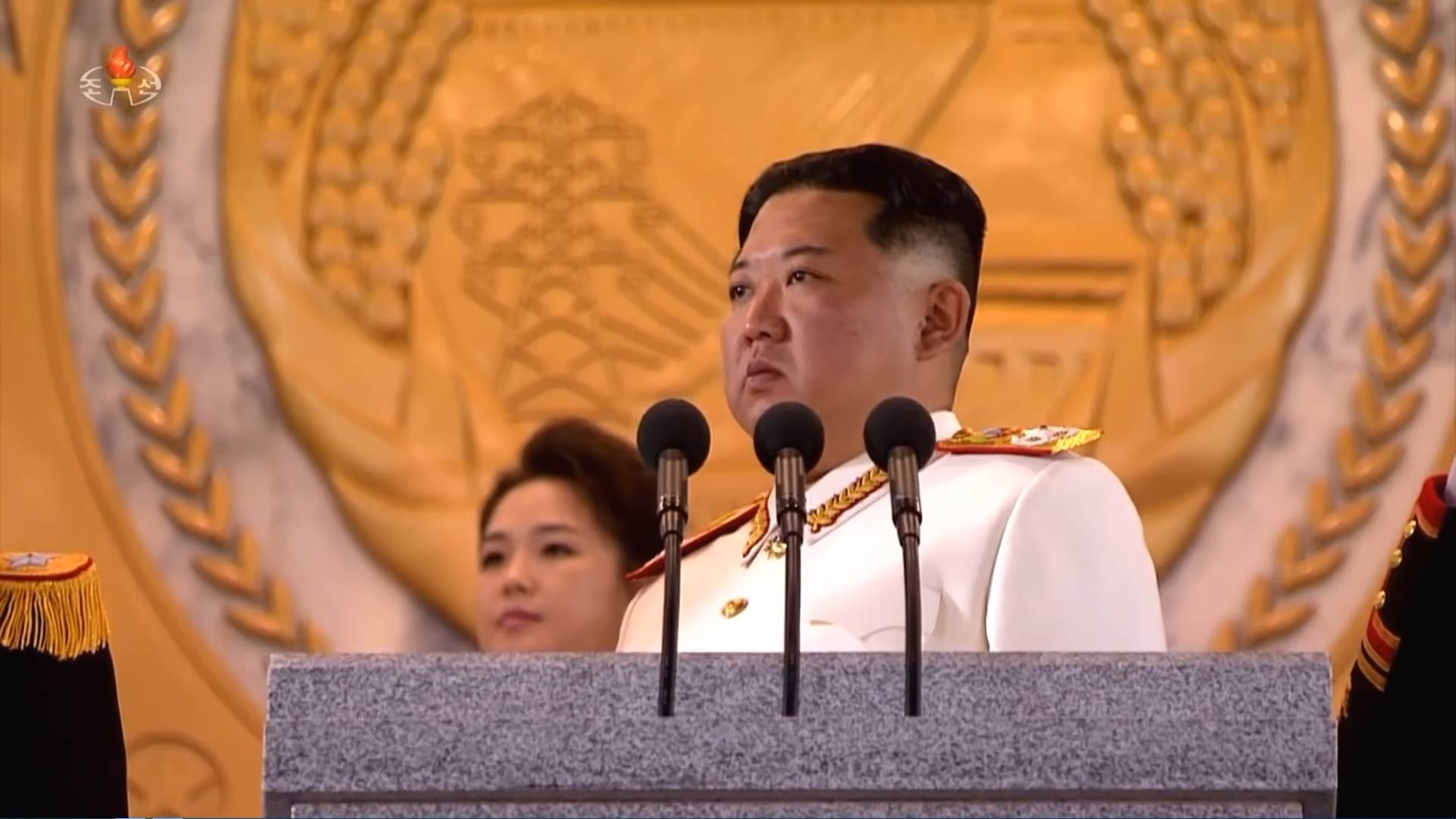  Severna Koreja parada 15.png - YouTube / Paektusan Revolutionary Army / Screenshot 