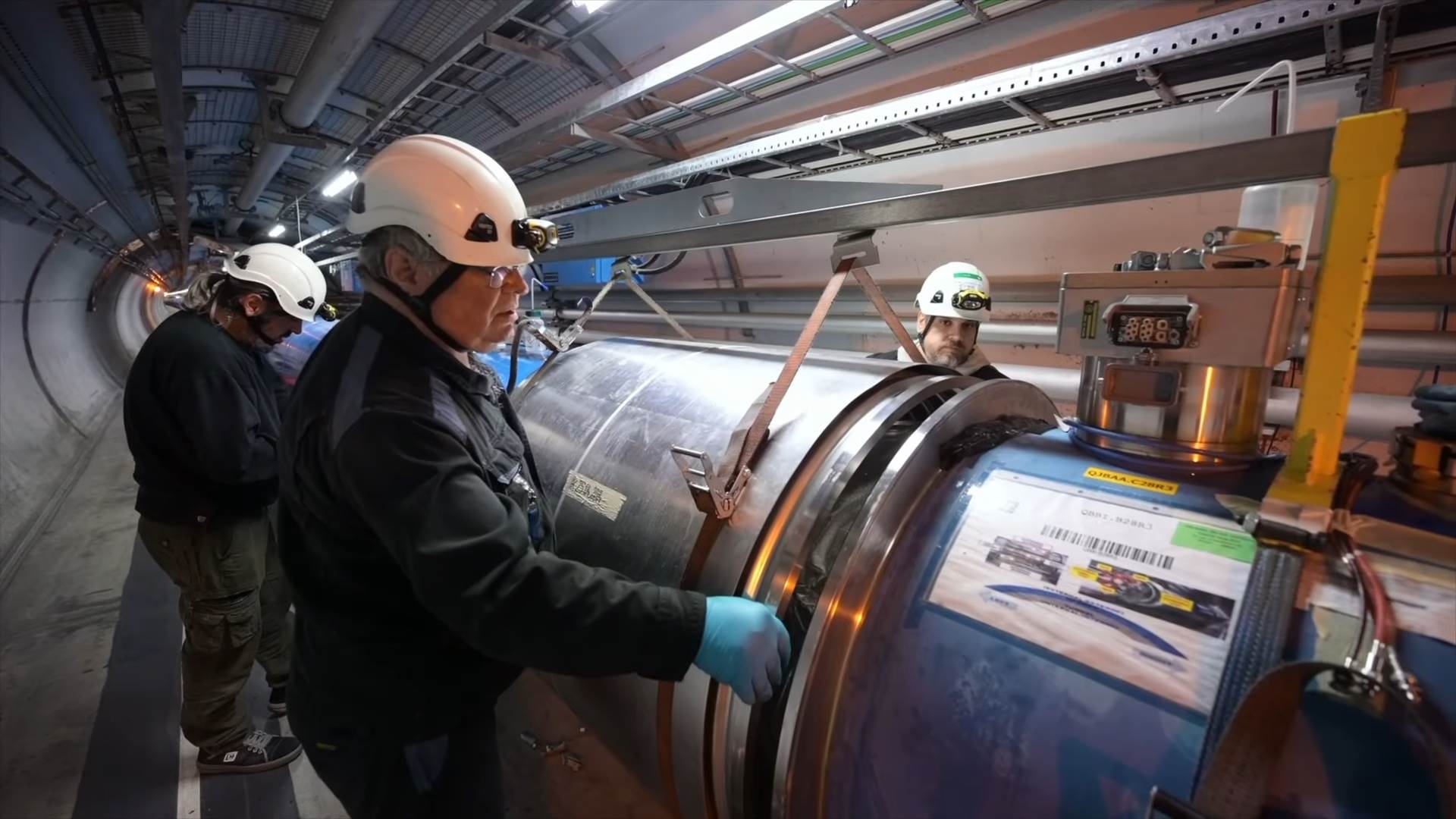  LHC restarts 0-11 screenshot.jpg - YouTube / CERN / Screenshot 