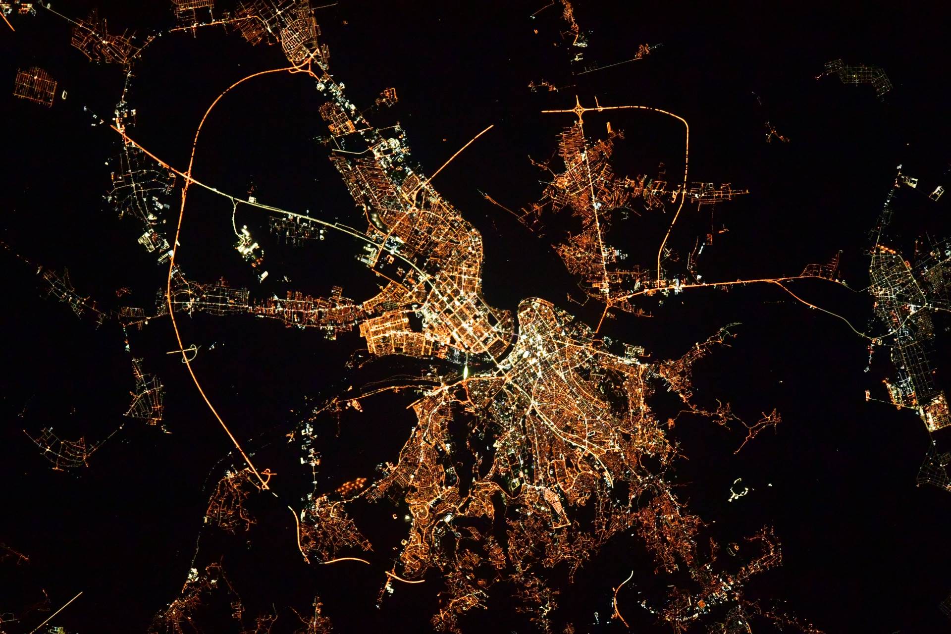  Belgrade_at_night_Serbia.jpg - ESA/NASA-S.Cristoforetti; CC BY-NC-SA 2.0 